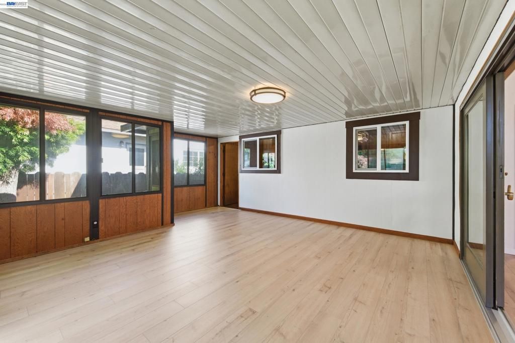 Image 11 of property listing at 3586 Somerset Ave, Castro Valley, CA 94546