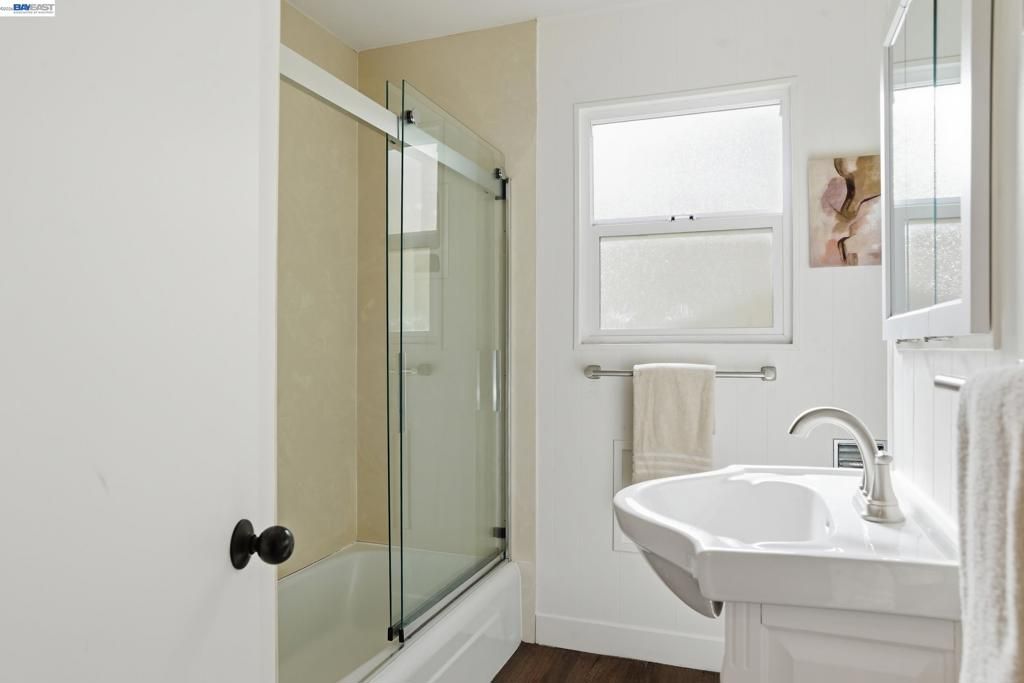 Image 14 of property listing at 3586 Somerset Ave, Castro Valley, CA 94546