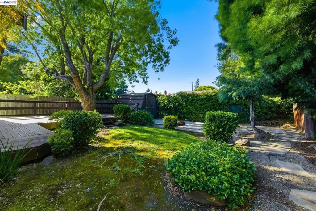 Image 27 of property listing at 3586 Somerset Ave, Castro Valley, CA 94546