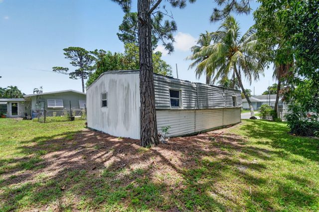 2709 SW 6th Street, Boynton Beach, FL 33435