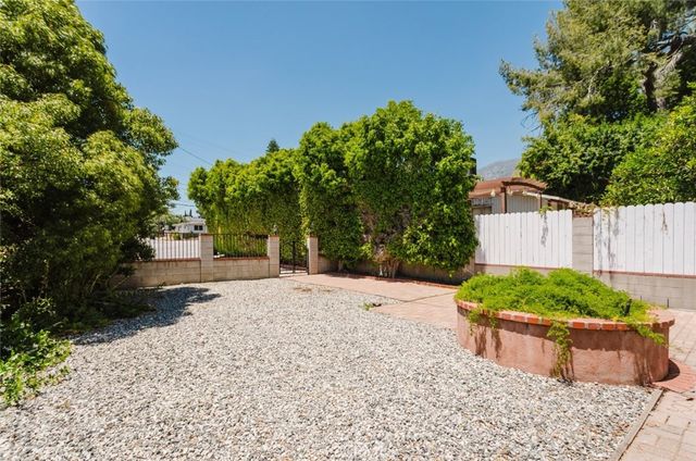 4334 Pennsylvania Avenue, La Crescenta, CA 91214