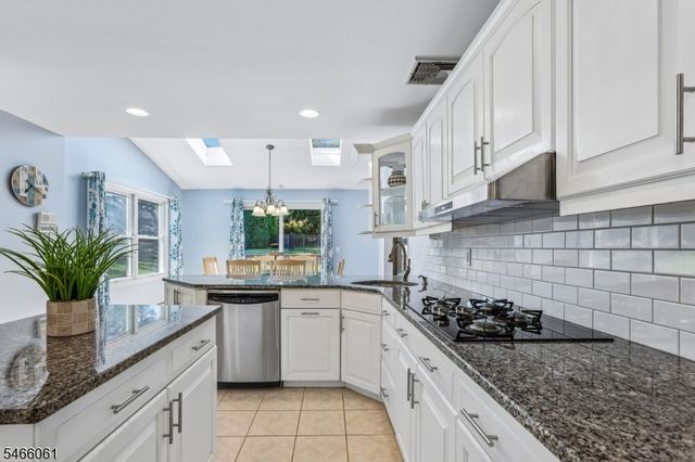 6 Lauren Ct, Wayne Twp., NJ 07470