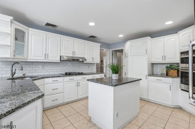6 Lauren Ct, Wayne Twp., NJ 07470