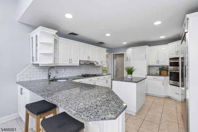 6 Lauren Ct, Wayne Twp., NJ 07470
