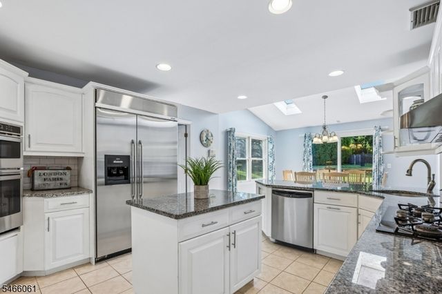 6 Lauren Ct, Wayne Twp., NJ 07470