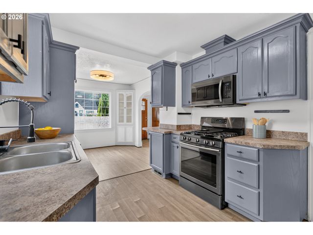2275 CENTER St Ne, Salem, OR 97301
