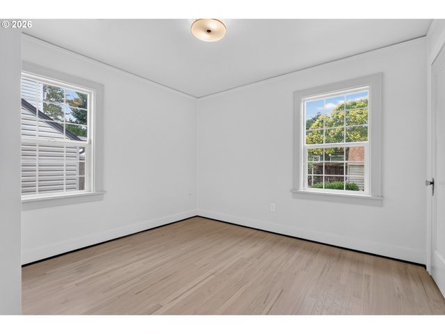 2275 CENTER St Ne, Salem, OR 97301