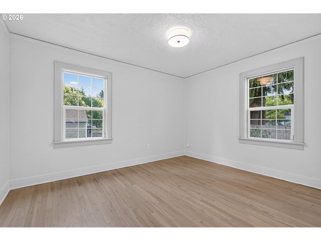 2275 CENTER St Ne, Salem, OR 97301