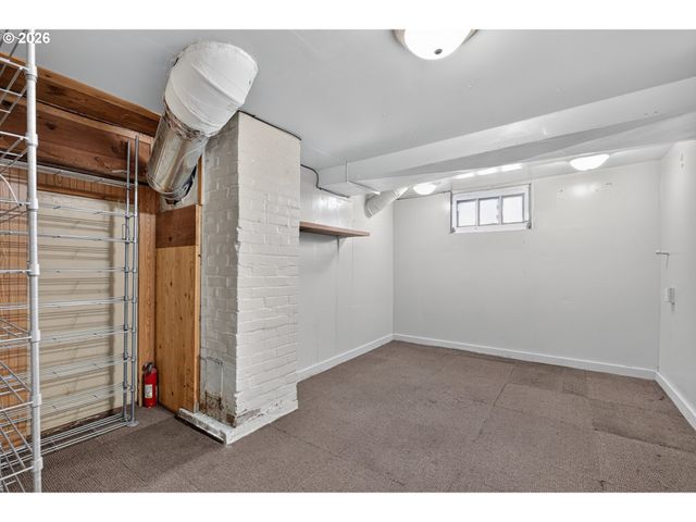2275 CENTER St Ne, Salem, OR 97301