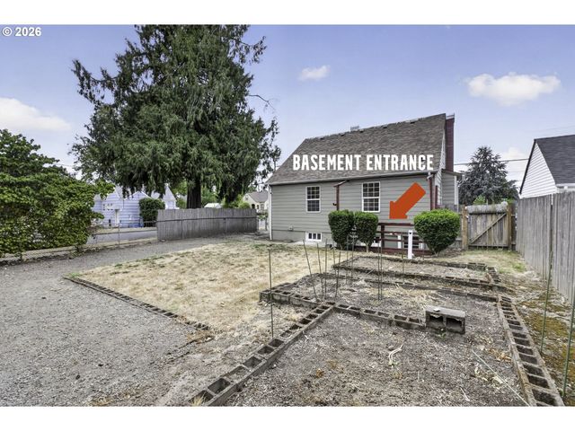 2275 CENTER St Ne, Salem, OR 97301