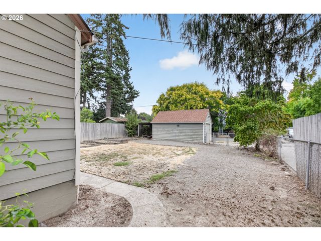 2275 CENTER St Ne, Salem, OR 97301