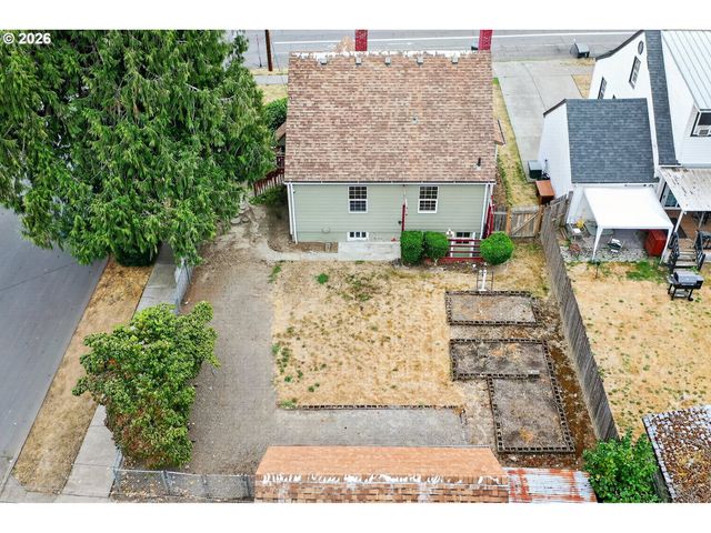 2275 CENTER St Ne, Salem, OR 97301