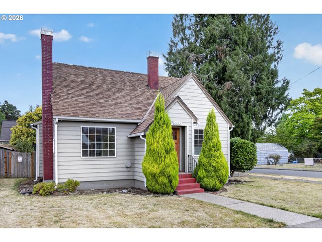 2275 CENTER St Ne, Salem, OR 97301