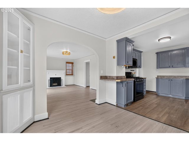 2275 CENTER St Ne, Salem, OR 97301