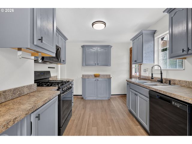 2275 CENTER St Ne, Salem, OR 97301