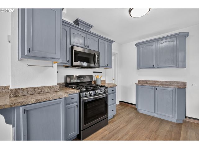 2275 CENTER St Ne, Salem, OR 97301