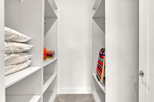 2100 Miami Rd 204, Fort Lauderdale, FL 33316