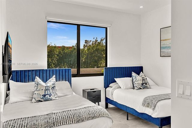 2100 Miami Rd 204, Fort Lauderdale, FL 33316