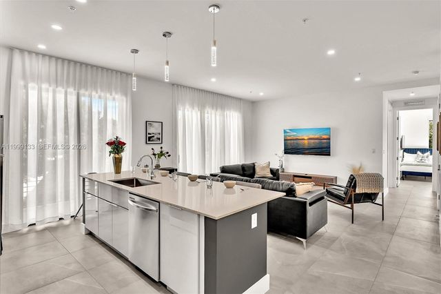 2100 Miami Rd 204, Fort Lauderdale, FL 33316