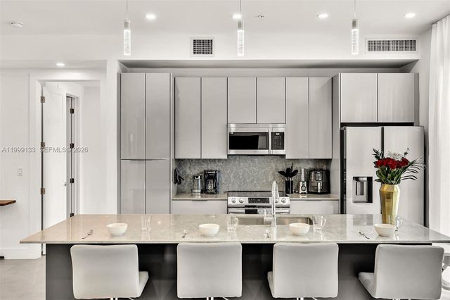 2100 Miami Rd 204, Fort Lauderdale, FL 33316