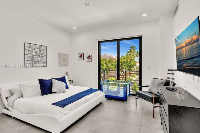 2100 Miami Rd 204, Fort Lauderdale, FL 33316