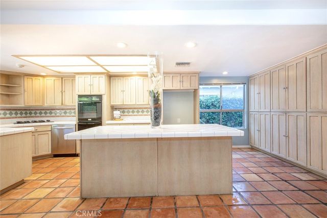 18119 Calvert Street, Tarzana, CA 91335