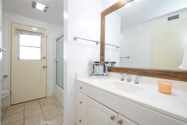 18119 Calvert Street, Tarzana, CA 91335