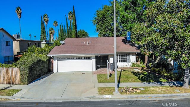 18119 Calvert Street, Tarzana, CA 91335