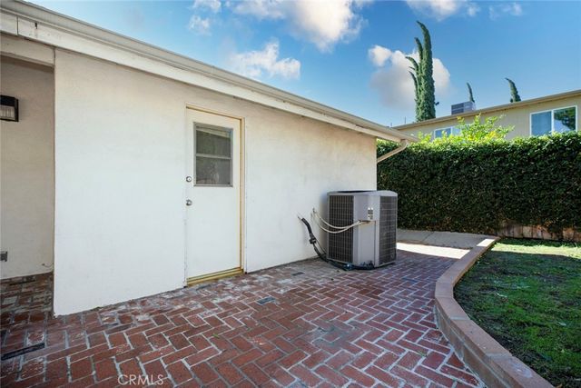 18119 Calvert Street, Tarzana, CA 91335