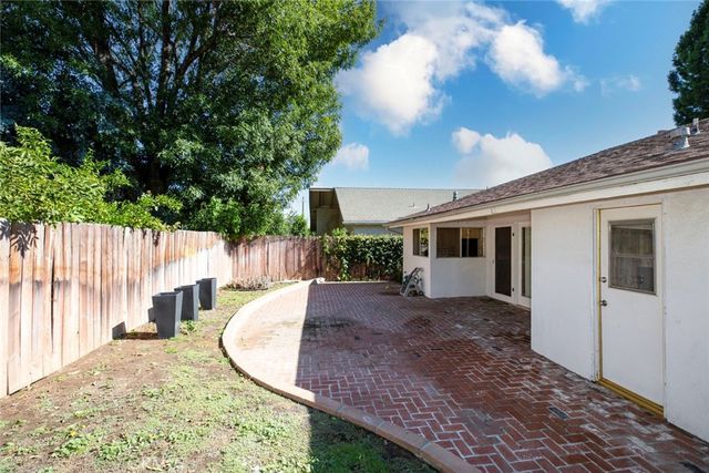 18119 Calvert Street, Tarzana, CA 91335