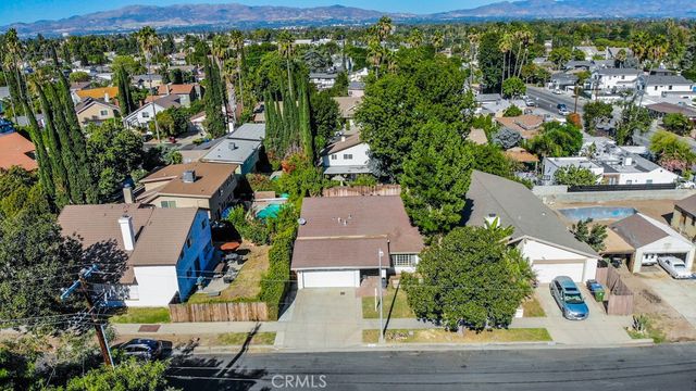 18119 Calvert Street, Tarzana, CA 91335