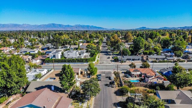 18119 Calvert Street, Tarzana, CA 91335