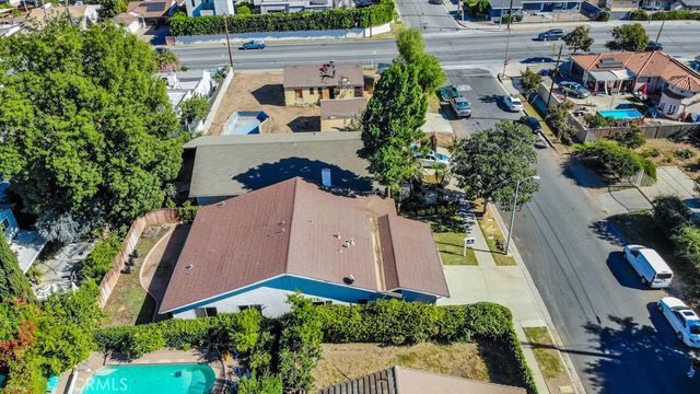 18119 Calvert Street, Tarzana, CA 91335
