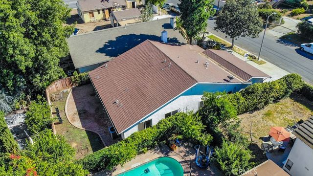 18119 Calvert Street, Tarzana, CA 91335
