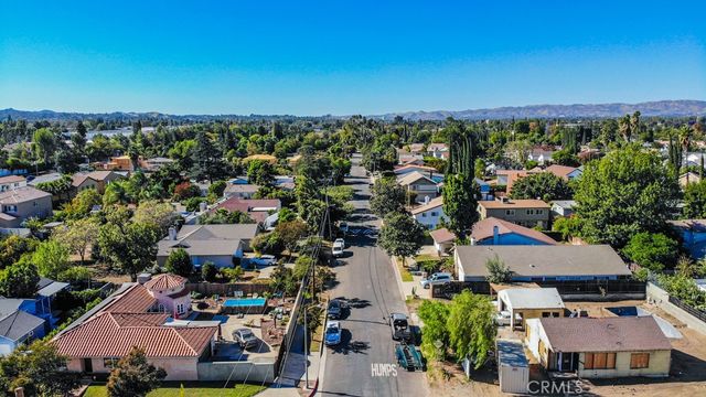 18119 Calvert Street, Tarzana, CA 91335