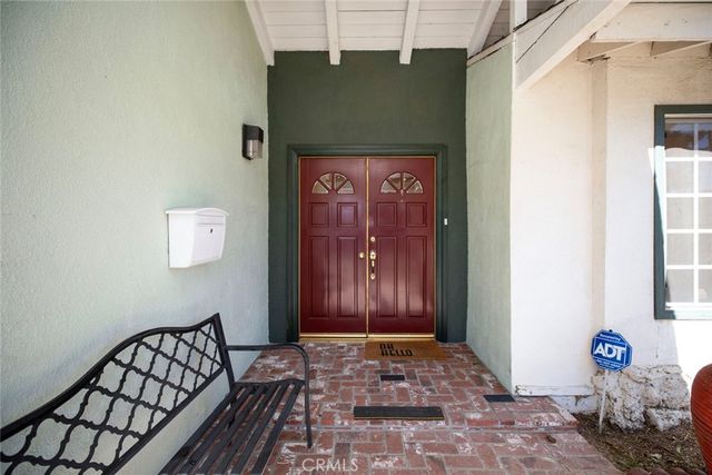 18119 Calvert Street, Tarzana, CA 91335