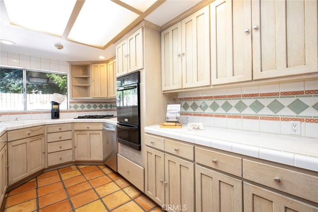 18119 Calvert Street, Tarzana, CA 91335
