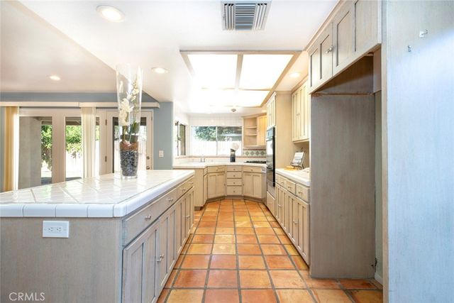 18119 Calvert Street, Tarzana, CA 91335
