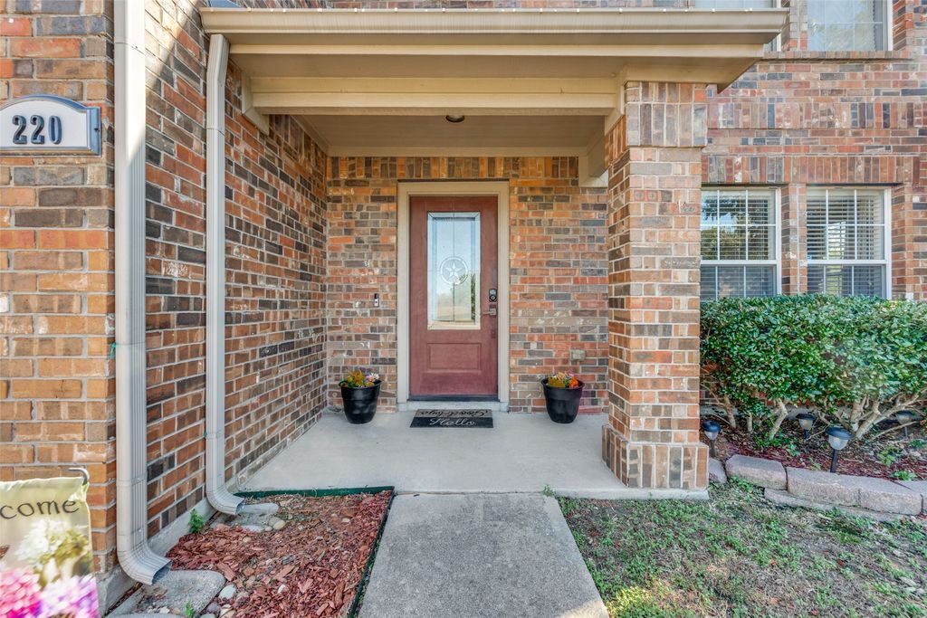 220 Sunset Oaks Drive, Fort Worth, TX 76112 — photo 2
