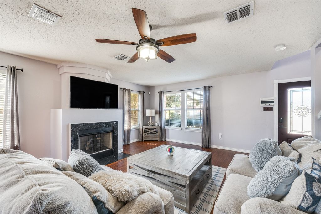 220 Sunset Oaks Drive, Fort Worth, TX 76112 — photo 3