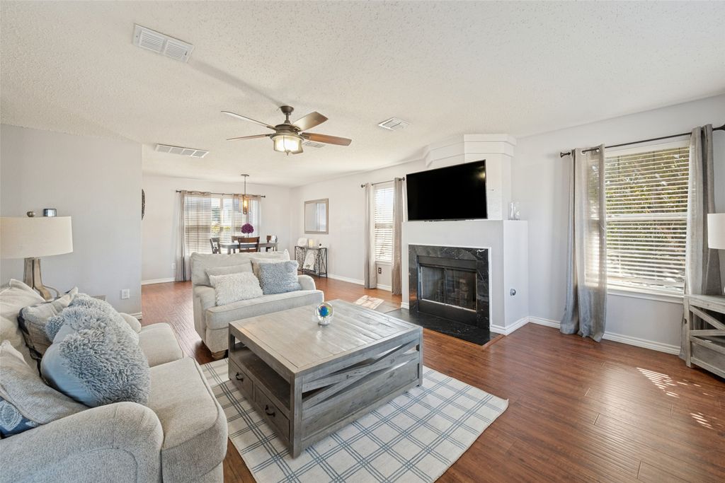 220 Sunset Oaks Drive, Fort Worth, TX 76112 — photo 4