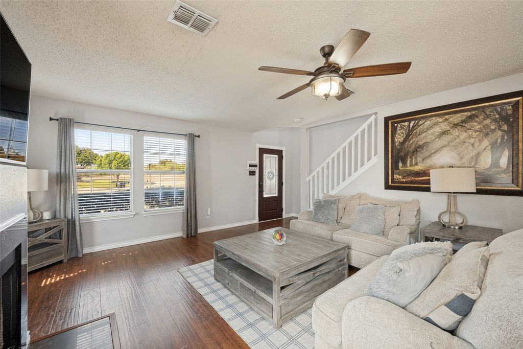 220 Sunset Oaks Drive, Fort Worth, TX 76112 — photo 5
