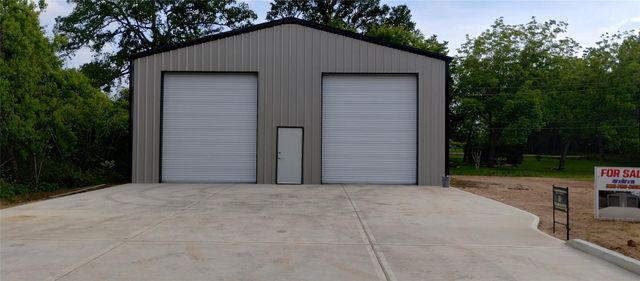 10719 Pine Street, Willis, TX 77318