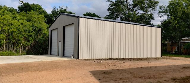 10719 Pine Street, Willis, TX 77318