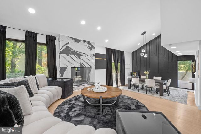 8 CHIPLEY RUN, Voorhees, NJ 08043