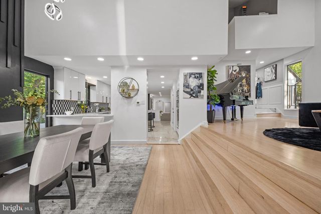 8 CHIPLEY RUN, Voorhees, NJ 08043