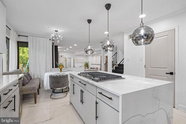 8 CHIPLEY RUN, Voorhees, NJ 08043
