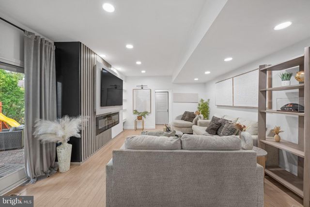 8 CHIPLEY RUN, Voorhees, NJ 08043