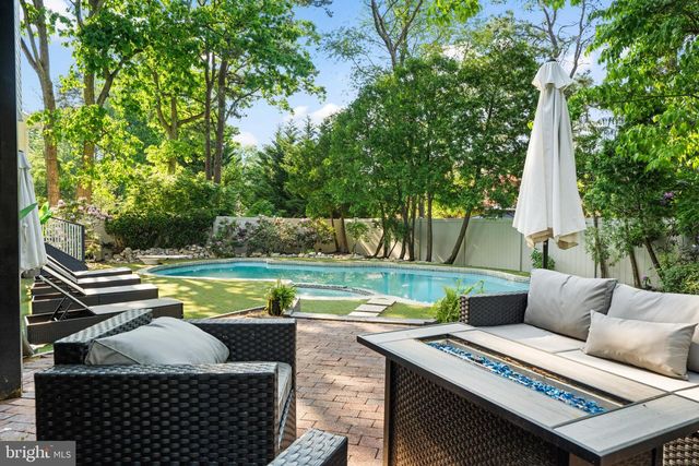 8 CHIPLEY RUN, Voorhees, NJ 08043