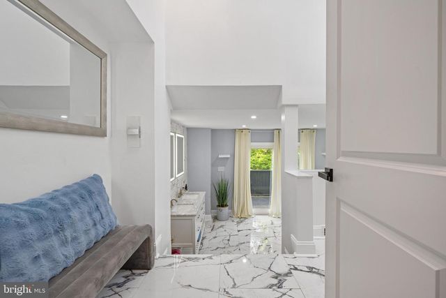 8 CHIPLEY RUN, Voorhees, NJ 08043